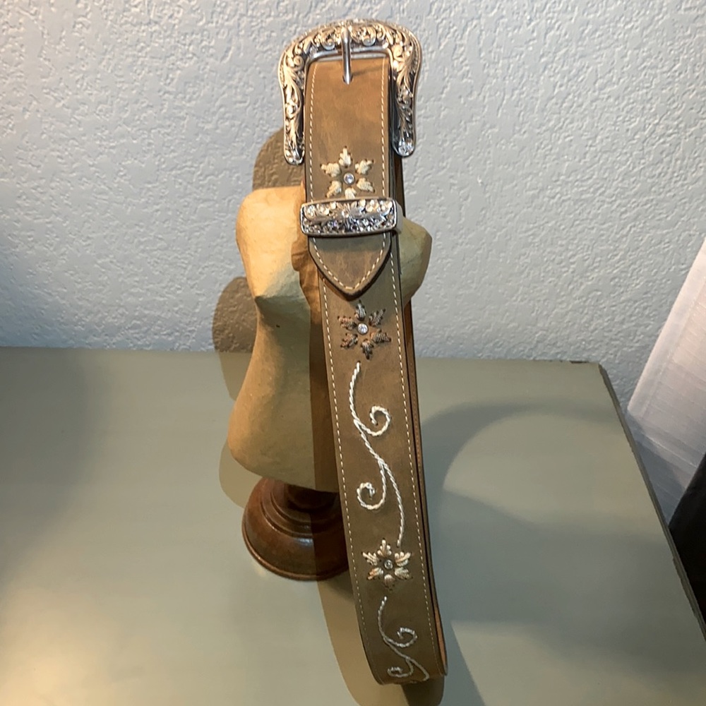 💚 SOLD Nocona Women's Rhinestone Western Belt